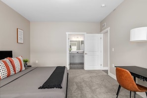 4 bedrooms, desk, iron/ironing board, WiFi - Modern New Build 4BR 4BA ( 2 Condos) Garage/Patio (Wyoming)