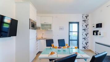 Basic Apartment | In-room dining