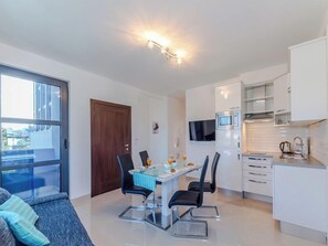 Basic-Apartment | Eigene Küche | Großer Kühlschrank, Mikrowelle, Herdplatte, Wasserkocher