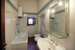 Shower, hair dryer, bidet, towels - "Camino" in Chianti 15th house with a pool  (Greve in chianti)