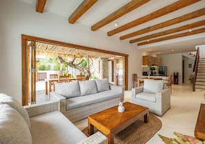 Living area - Peaceful Luxe Villa near Beach in Pecatu (Pecatu)