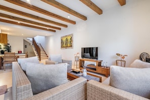 Living area - Peaceful Luxe Villa near Beach in Pecatu (Pecatu)