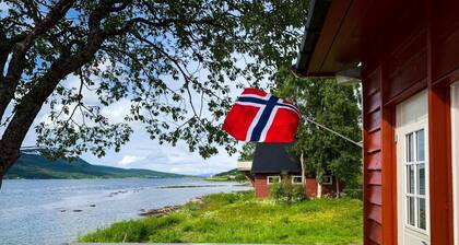 Unique fjord house in Malsnes - with private beach and genuine Norwegian charm