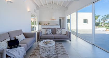 Charming Villa in Fontane Bianche, Italy - Perfect for Families
