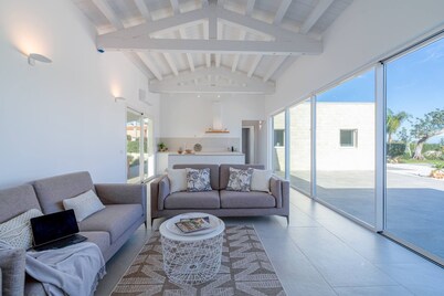Charming Villa in Fontane Bianche, Italy - Perfect for Families