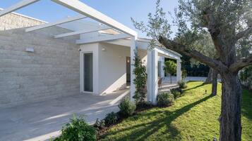Villa, 2 Bedrooms, Accessible, Smoking | Garden