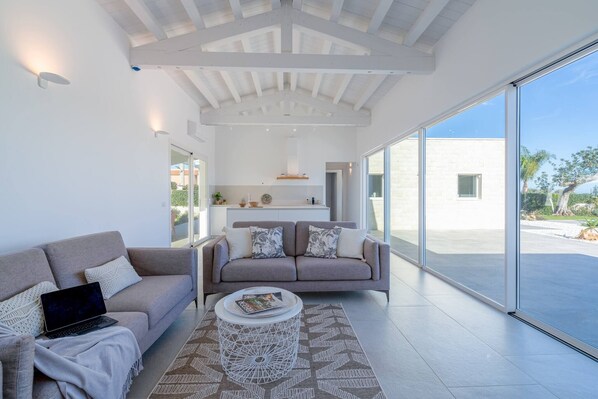 Villa, 2 Bedrooms, Accessible, Smoking | Interior