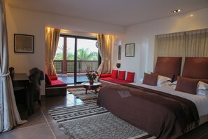 7 soverom, skrivebord, strykejern/-brett og reiseseng for barn