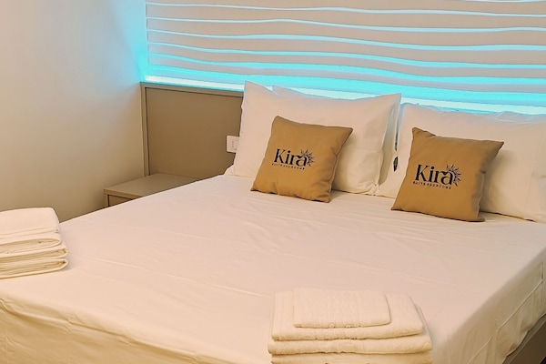 CONFORT SUITE | Literie de qualité supérieure, matelas mémoire de forme, minibar