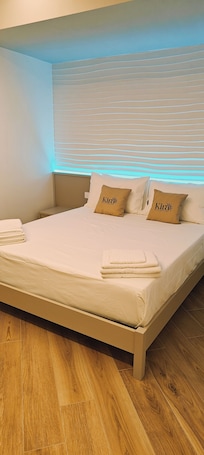 Ropa de cama de alta calidad, colchones con efecto memoria y minibar