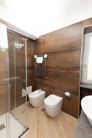 Free toiletries, hair dryer, slippers, bidet - Kira Suite and Rooms (Pozzuoli)