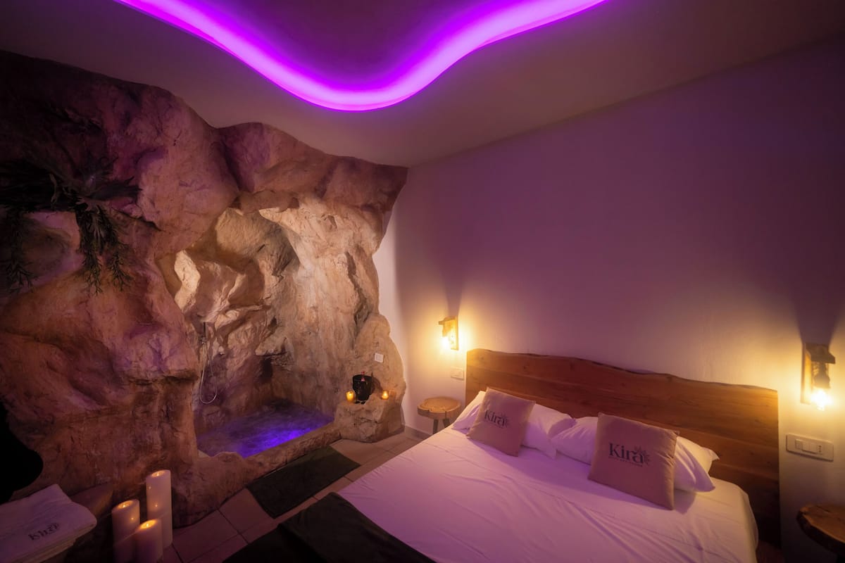 LUXURY SUITE | 1 bedroom, premium bedding, memory foam beds, minibar