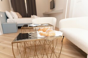 Free daily buffet breakfast  - Kira Suite and Rooms (Pozzuoli)