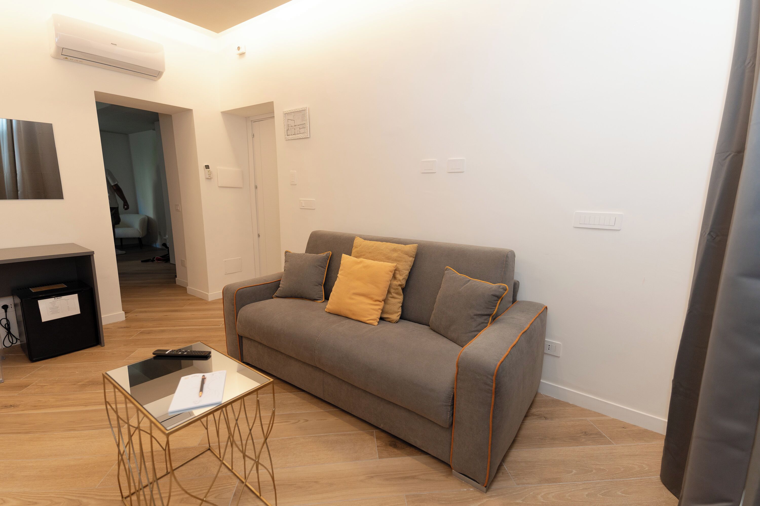 SUPERIOR SUITE | Wohnbereich | 40-Zoll-LED-Fernseher mit Satellitenempfang