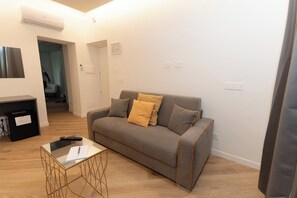 SUPERIOR SUITE | Wohnbereich | 40-Zoll-LED-Fernseher mit Satellitenempfang