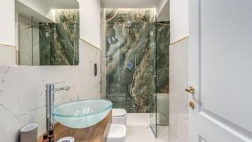 Deluxe Suite | Bathroom