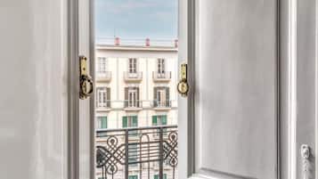 1 quarto, frigobar, escrivaninha, Wi-Fi de cortesia