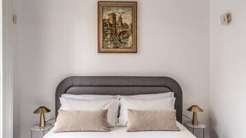 Minibar, desk, soundproofing, free WiFi