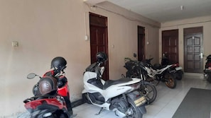 Free self parking - Permata GuestBDoctor (Surakarta)