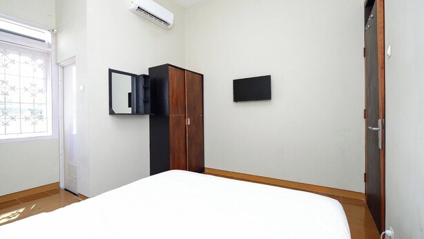Standard Double Room | WiFi (free) - Permata GuestBDoctor (Surakarta)