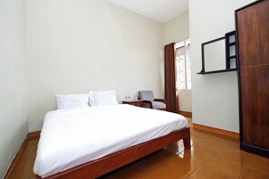 Standard Double Room | Free WiFi - Permata GuestBDoctor (Surakarta)