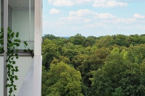 Studio, balcon | Vue sur la rue