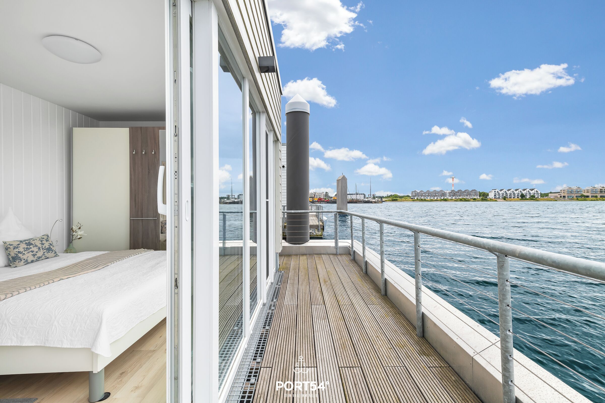 2 bedrooms, travel crib, free WiFi, bed sheets