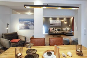 TV, DVD-spiller og stereoanlegg