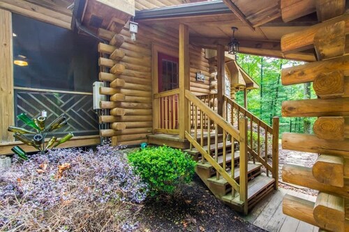 Stylish 3BR Log Cabin w/ Fire Pit | Near Trails | Free Tickets