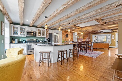 Spacious Downtown Hallowell River View Apartment