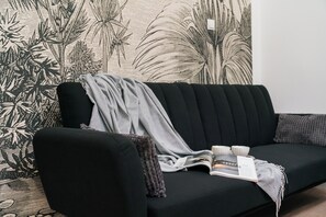 Grand-huoneisto, näköala pihalle | Olohuone | Älytelevisio