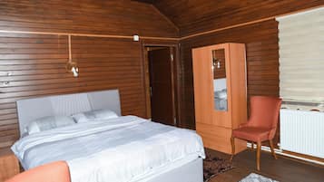 Comfort-Doppelzimmer, Blick auf die Anlage | Minibar, Zimmersafe, Schreibtisch, kostenloses WLAN