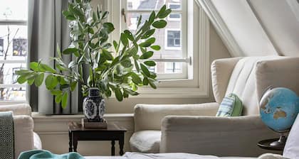 Meters from Utrechtsestraat & Rembrandt Square-5 Storey Canal House with garden