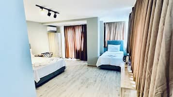 Triple Room | Soundproofing, free WiFi, bed sheets