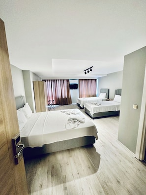 Habitació familiar | Habitacions insonoritzades, wifi gratuïta i roba de llit