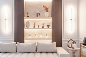 Interior - 4BR Parisian Chic Getaway - Eiffel & Seine Walks (Paris)