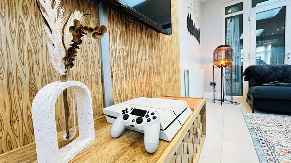 Living area - Greatwest House (Isleworth)