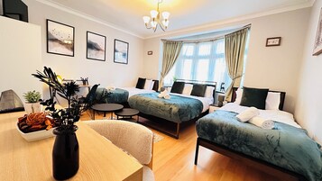 6 bedrooms, iron/ironing board, free WiFi