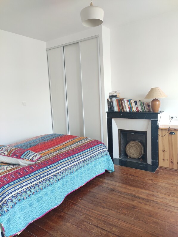 1 chambre, bureau, fer et planche à repasser, Wi-Fi gratuit