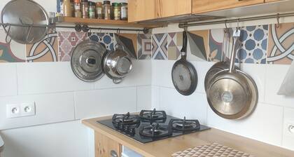 Un appartement cosy trĂšs lumineux Ă 5mn Ă pied de Paris et de tous les magasins.