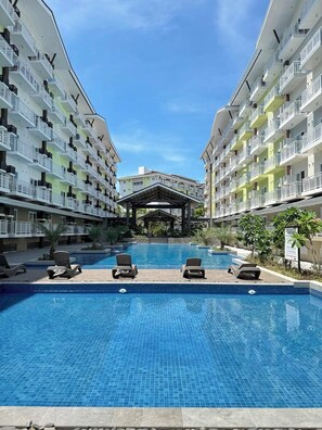 Kolam renang outdoor