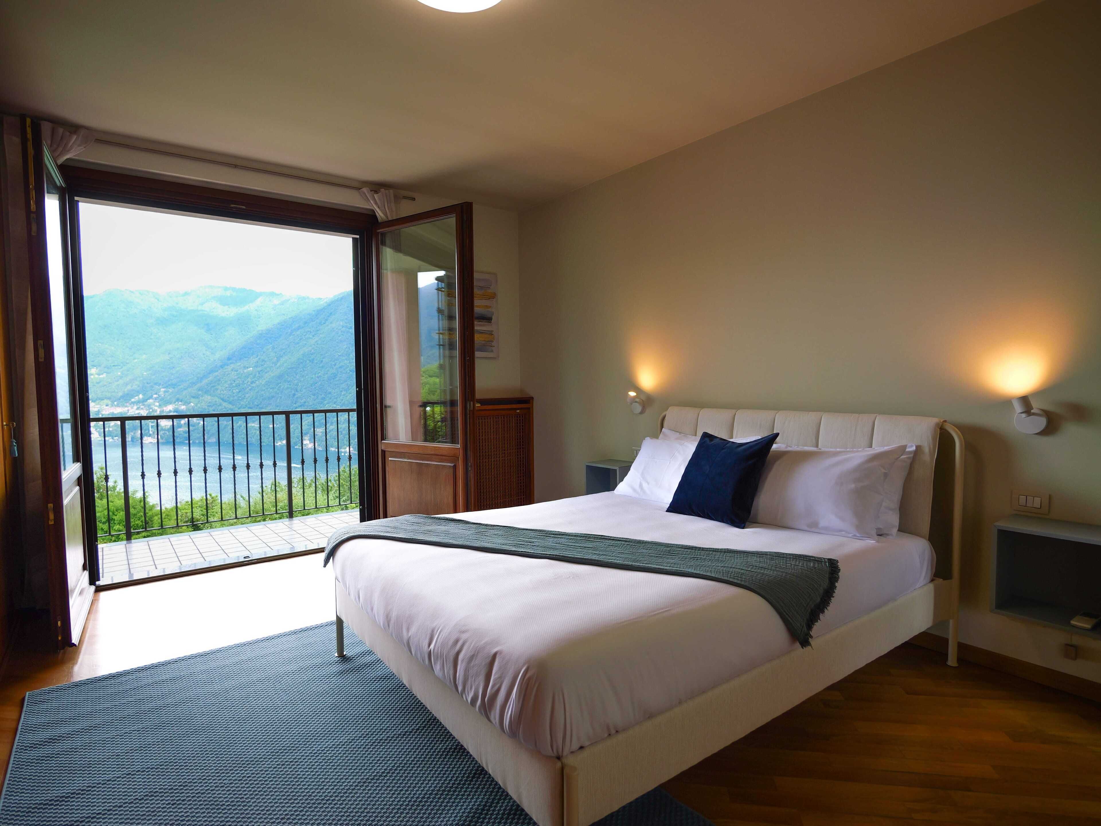 4 Schlafzimmer, hochwertige Bettwaren, Daunenbettdecken