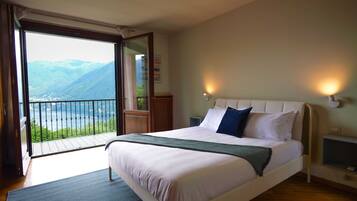 4 Schlafzimmer, hochwertige Bettwaren, Daunenbettdecken