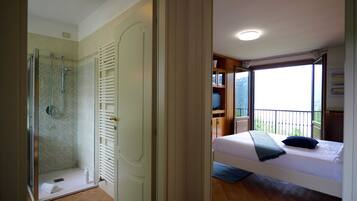 Villa | 4 bedrooms, premium bedding, down comforters, iron/ironing board
