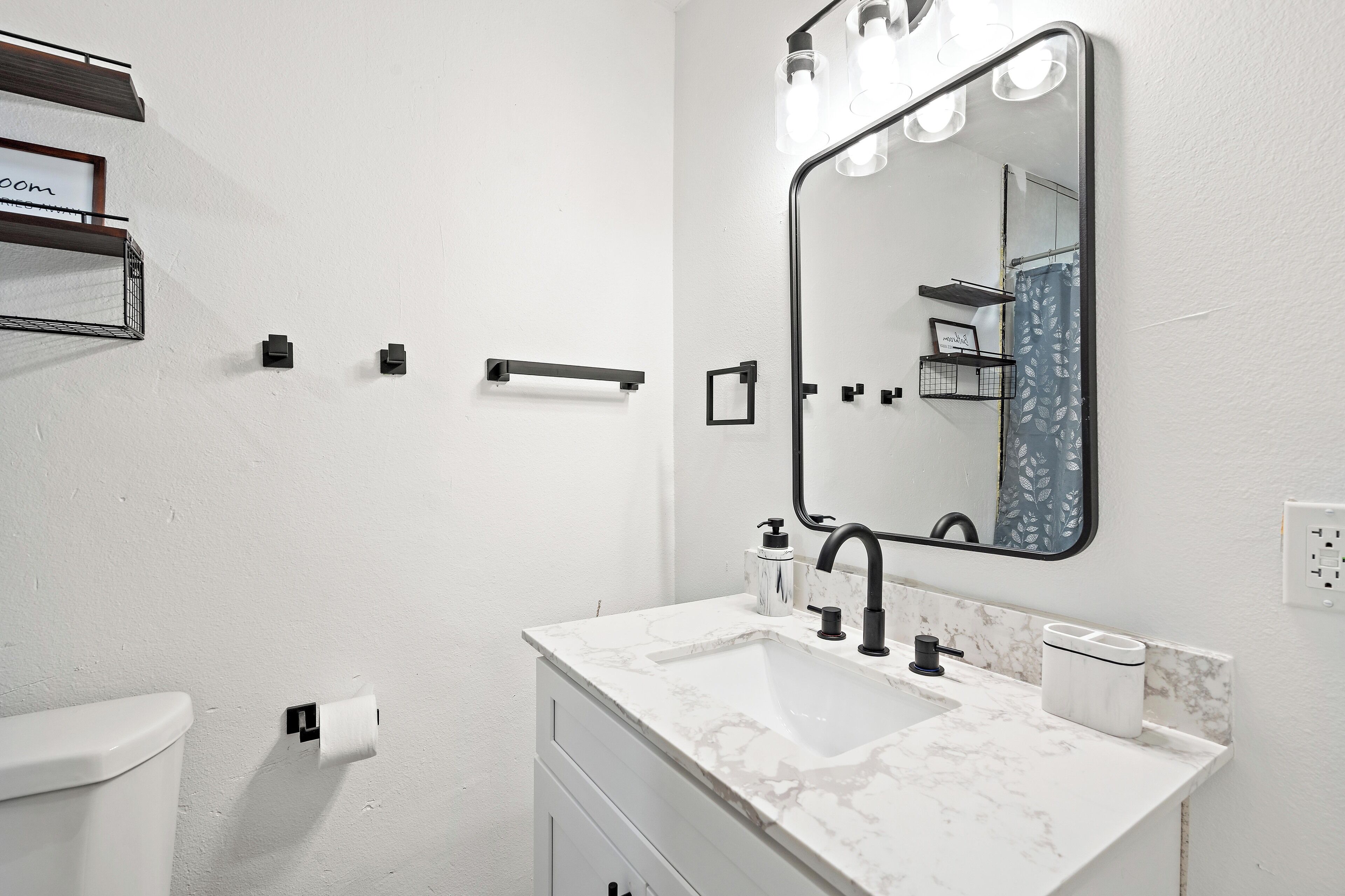 ヘアドライヤー、タオル、石鹸、シャンプー