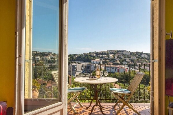 Outdoor dining - Ruhe und Meerblick in der Nähe von Stadt, Strand und Natur (Saint-Raphaël)