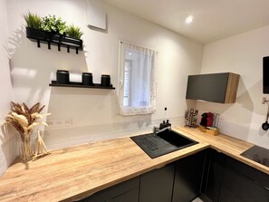 Mikrovågsugn, ugn, spishäll och diskmaskin