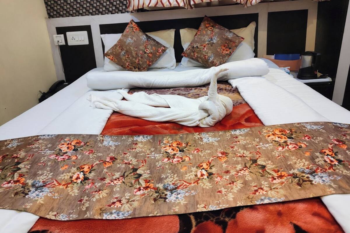 Deluxe Double Room | Free WiFi, bed sheets