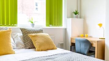 4 bedrooms, iron/ironing board, WiFi, bed sheets