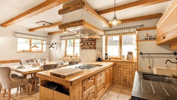 Microondas, horno, placa de cocina, lavavajillas